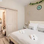 Safit Mandala - Romantic Near Flexum Thermal Apartment